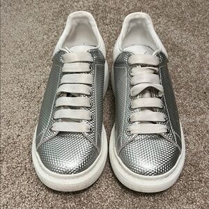 Alexander McQueen mens 41 Silver and White Sneakers